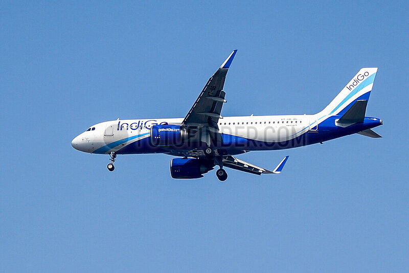 INDIA (ARCHIVES). AN AIRBUS A 320-200 FROM THE INDIAN AIRLINE INDIGO LANDING. IN 2023,  AT THE PARIS-LE BOURGET INTERNATIONAL AERONAUTICS AND SPACE SHOW (SIAE),  THE INDIGO COMPANY SIGNS THE LARGEST CONTRACT IN THE HISTORY OF CIVIL AVIATION BY ORDERING 500 NEW A320 AIRCRAFT FROM THE EUROPEAN CONSORTIUM AIRBUS. ($55 BILLION - DEVICES TO BE DELIVERED BETWEEN 2030 AND 2035) WITH THIS NEW CONTRACT,  INDIGO BECOMES AIRBUS' LARGEST CUSTOMER. IT WILL BECOME,  UPON RECEIPT,  THE LARGEST AIRLINE BY NUMBER OF AIRCRAFT IN INDIA