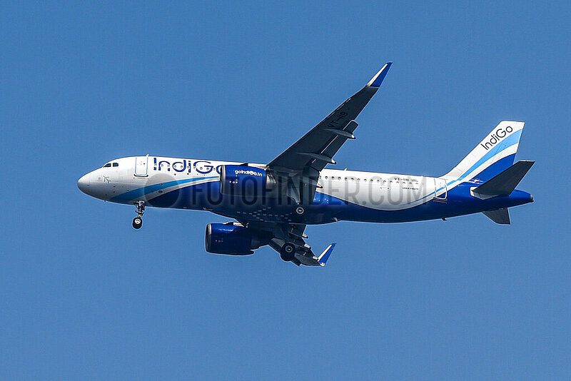 INDIA (ARCHIVES). AN AIRBUS A 320-200 FROM THE INDIAN AIRLINE INDIGO LANDING. IN 2023,  AT THE PARIS-LE BOURGET INTERNATIONAL AERONAUTICS AND SPACE SHOW (SIAE),  THE INDIGO COMPANY SIGNS THE LARGEST CONTRACT IN THE HISTORY OF CIVIL AVIATION BY ORDERING 500 NEW A320 AIRCRAFT FROM THE EUROPEAN CONSORTIUM AIRBUS. ($55 BILLION - DEVICES TO BE DELIVERED BETWEEN 2030 AND 2035) WITH THIS NEW CONTRACT,  INDIGO BECOMES AIRBUS' LARGEST CUSTOMER. IT WILL BECOME,  UPON RECEIPT,  THE LARGEST AIRLINE BY NUMBER OF AIRCRAFT IN INDIA