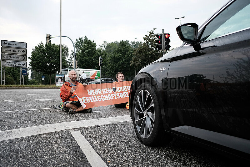Letzte Generation blockiert B76 in Kiel