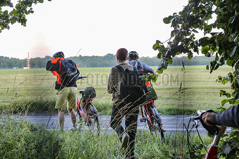 Letzte Generation blockiert Flighafen Hamburg