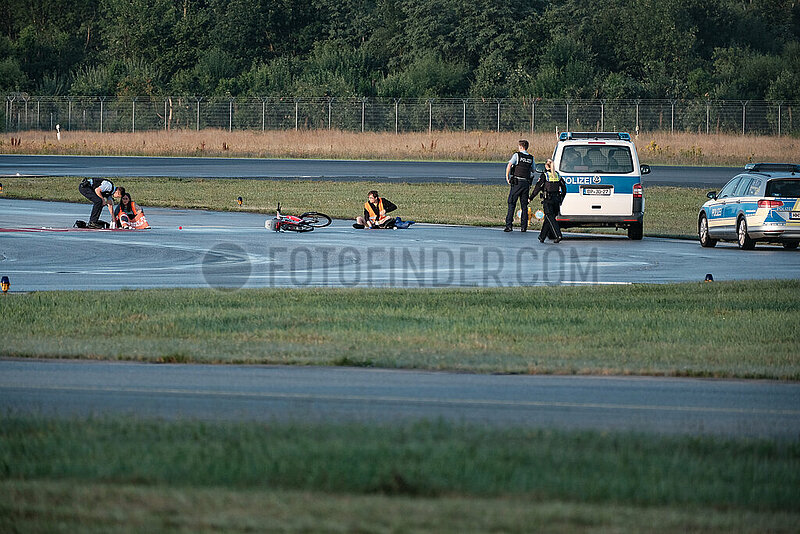 Letzte Generation blockiert Flighafen Hamburg