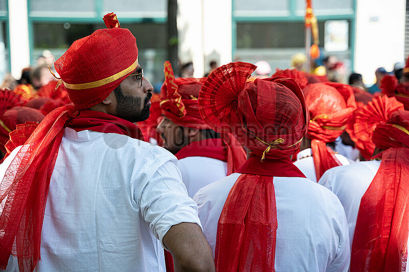 Berlin,  Deutschland,  Teilnehmer der indischen Gemeinschaft auf dem Karneval der Kulturen in Kreuzberg