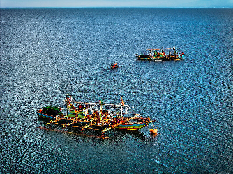 Drohnenaufnhame von Fischerbooten vor Biliran Island