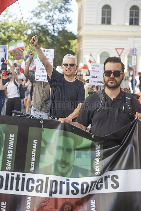 Demonstration zum einjährigen Todestag von Jina Mahsa Amini und zu Jin,  Jiyan,  Azadî in München