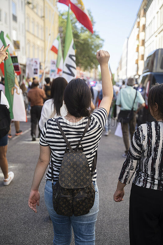 Demonstration zum einjährigen Todestag von Jina Mahsa Amini und zu Jin,  Jiyan,  Azadî in München