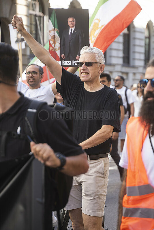 Demonstration zum einjährigen Todestag von Jina Mahsa Amini und zu Jin,  Jiyan,  Azadî in München