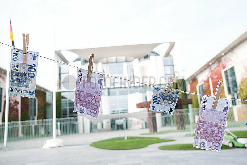 Protestaktion von Finanzwende: Deutschland bleibt Geldwäsche-Paradies