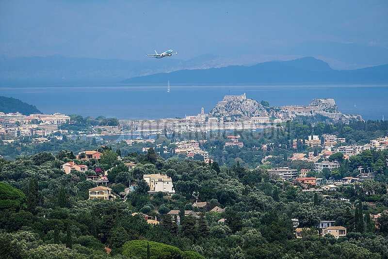Korfu-Stadt,  Korfu,  Griechenland,  hinten Albanien