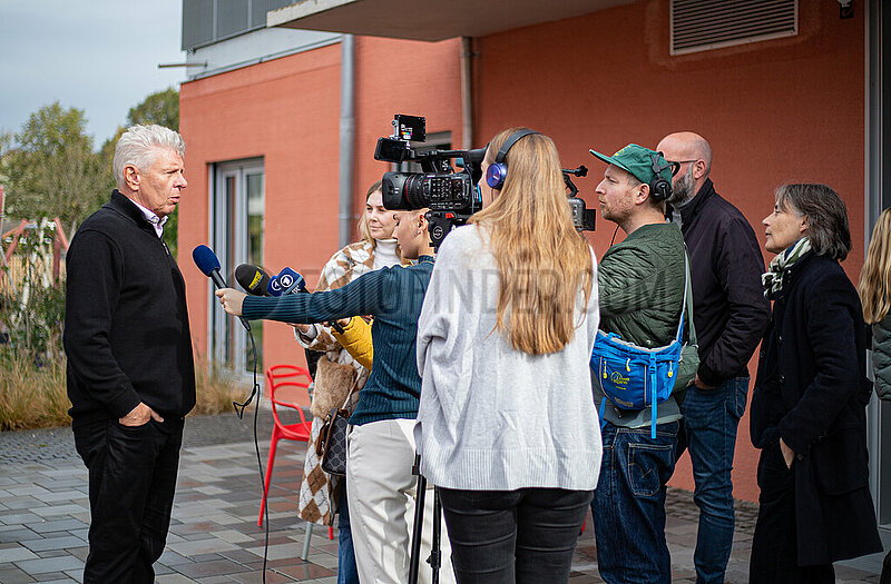Presserundgang durch das Photovoltaik Projekt am Harthof in München