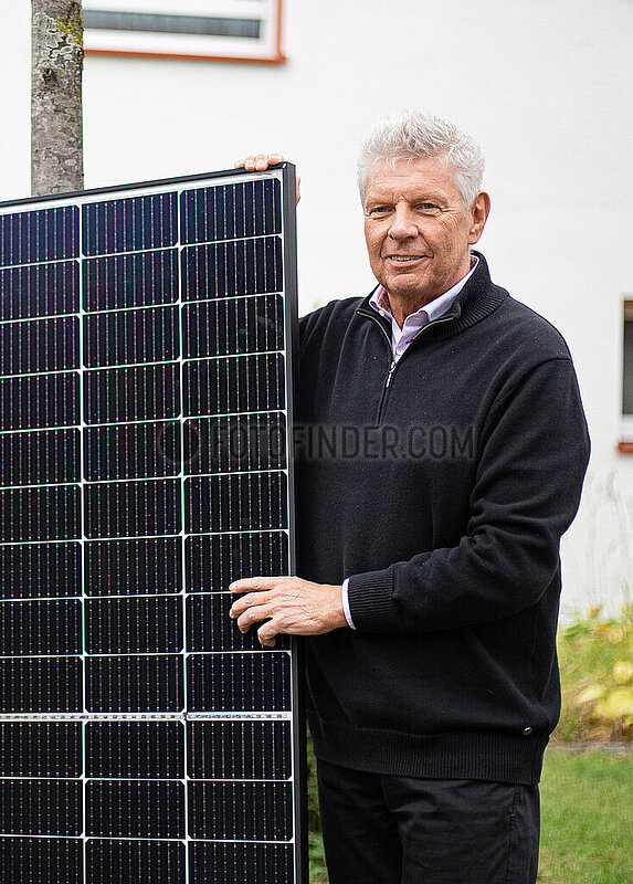 Presserundgang durch das Photovoltaik Projekt am Harthof in München
