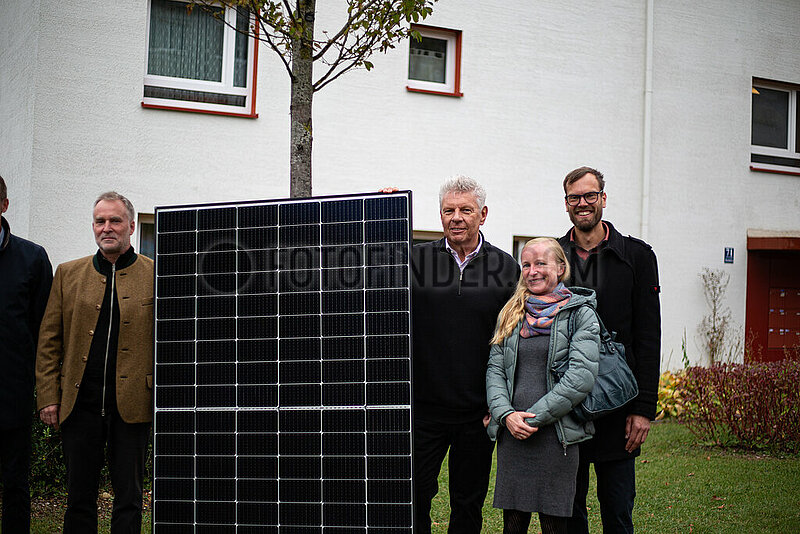 Presserundgang durch das Photovoltaik Projekt am Harthof in München