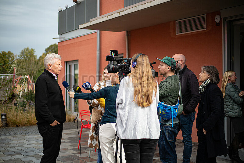 Presserundgang durch das Photovoltaik Projekt am Harthof in München