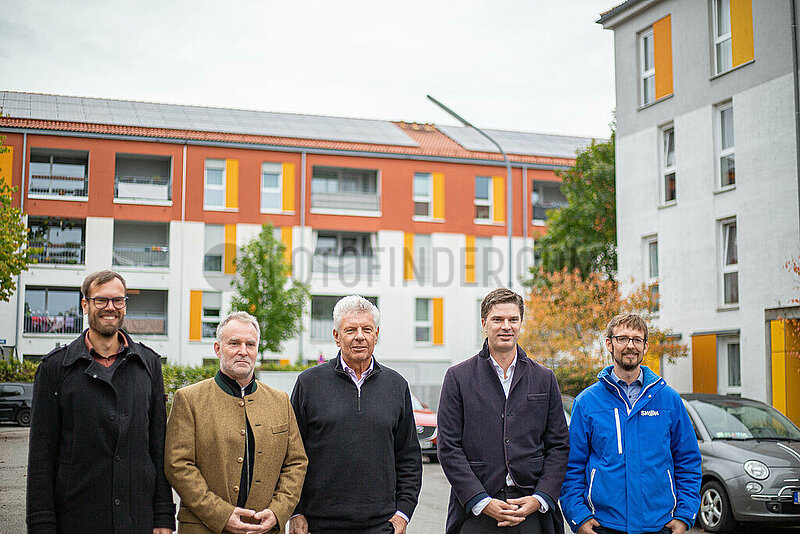 Presserundgang durch das Photovoltaik Projekt am Harthof in München