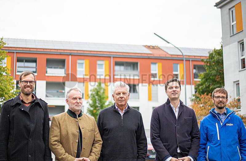 Presserundgang durch das Photovoltaik Projekt am Harthof in München