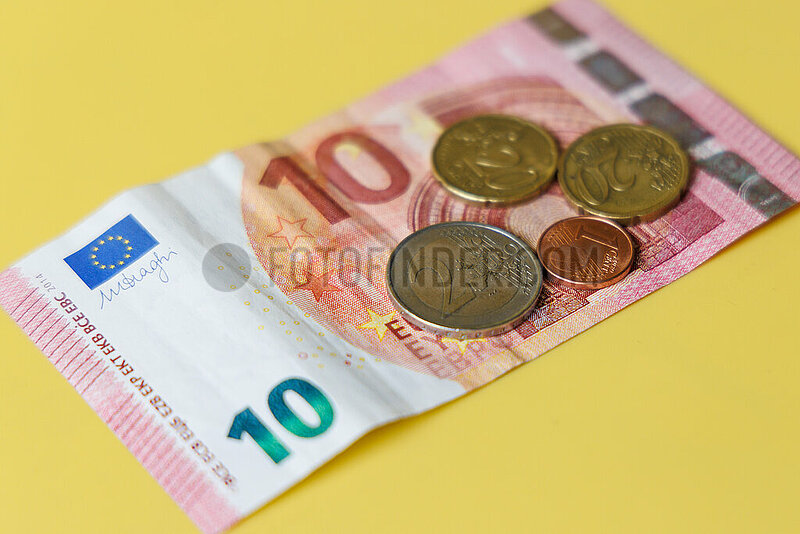 Mindestlohn seit 01.01.2024 bei 12, 41 Euro - ab 2025 auf 12, 82 Euro erhöht