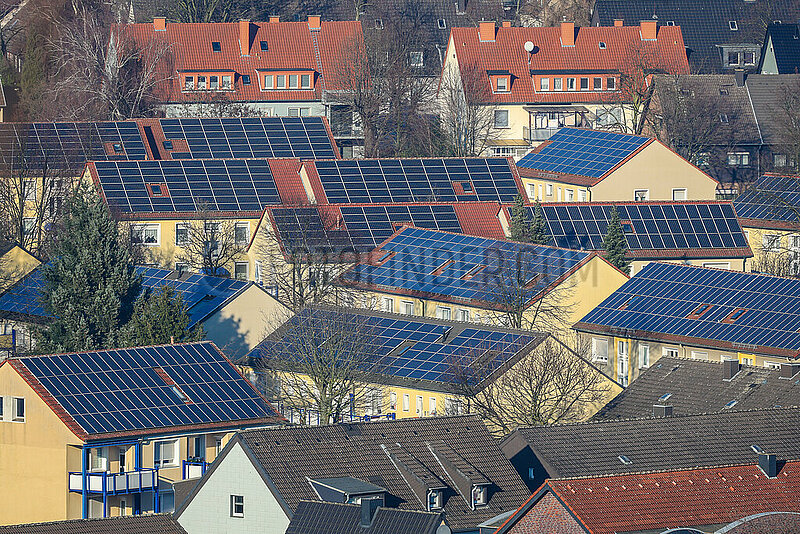 Solarsiedlung,  Mehrfamilienhaeuser mit Solardaechern,  Bottrop,  Nordrhein-Westfalen,  Deutschland