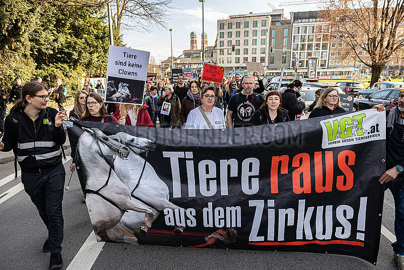 Tierschützer demonstrieren für Zirkus ohne Tiere in München
