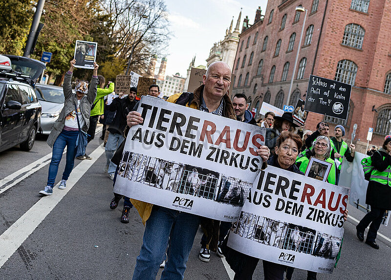 Tierschützer demonstrieren für Zirkus ohne Tiere in München
