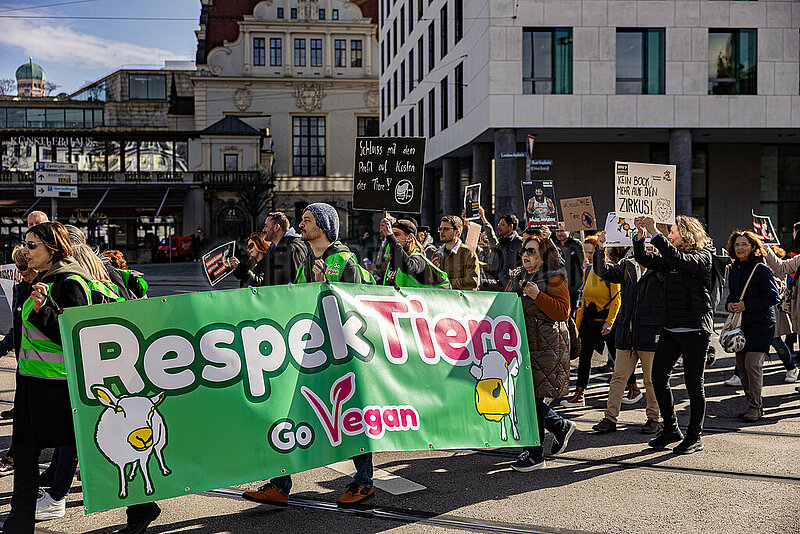 Tierschützer demonstrieren für Zirkus ohne Tiere in München