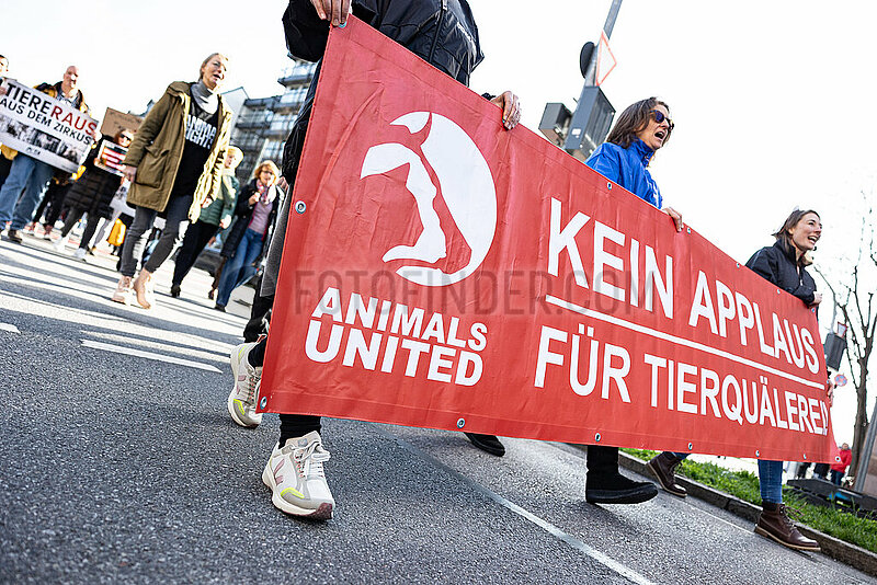 Tierschützer demonstrieren für Zirkus ohne Tiere in München