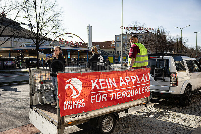 Tierschützer demonstrieren für Zirkus ohne Tiere in München