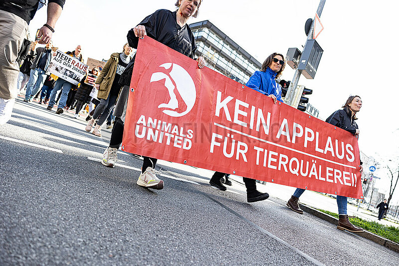 Tierschützer demonstrieren für Zirkus ohne Tiere in München