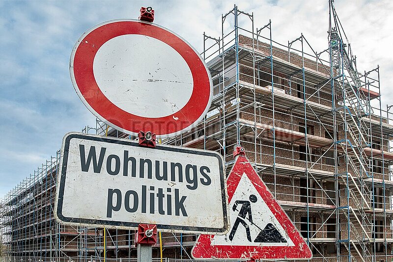 Symbolische Schilder Wohnungspolitik
