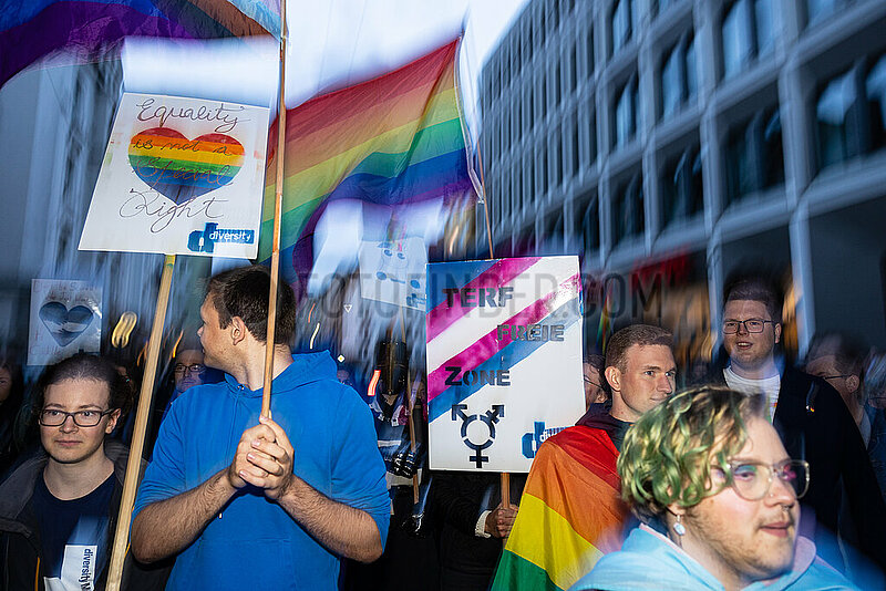 Demo gegen Queerenfeindlichkeit verkommt zu Hass gegen Journalisten