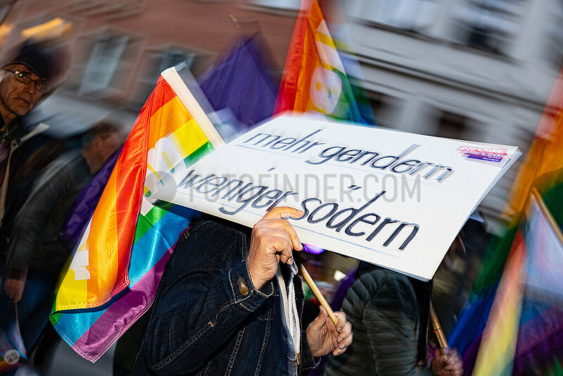 Demo gegen Queerenfeindlichkeit verkommt zu Hass gegen Journalisten