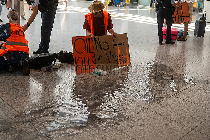 Protest der Letzten Generation am Flughafen München
