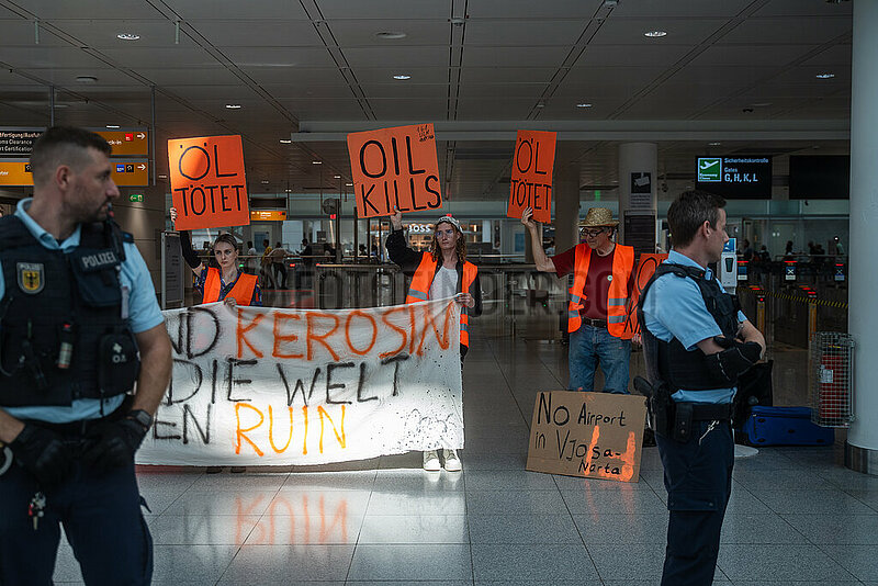 Protest der Letzten Generation am Flughafen München