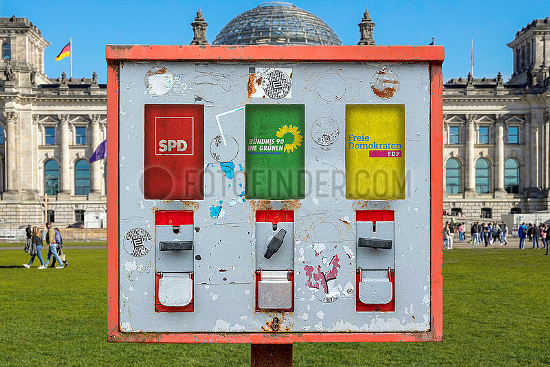 Kaugummiautomat mit den Logos der Ampel-Parteien