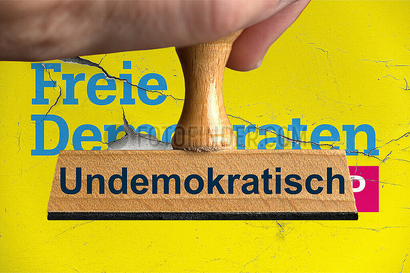 Symbolischer Stempel Undemokratisch