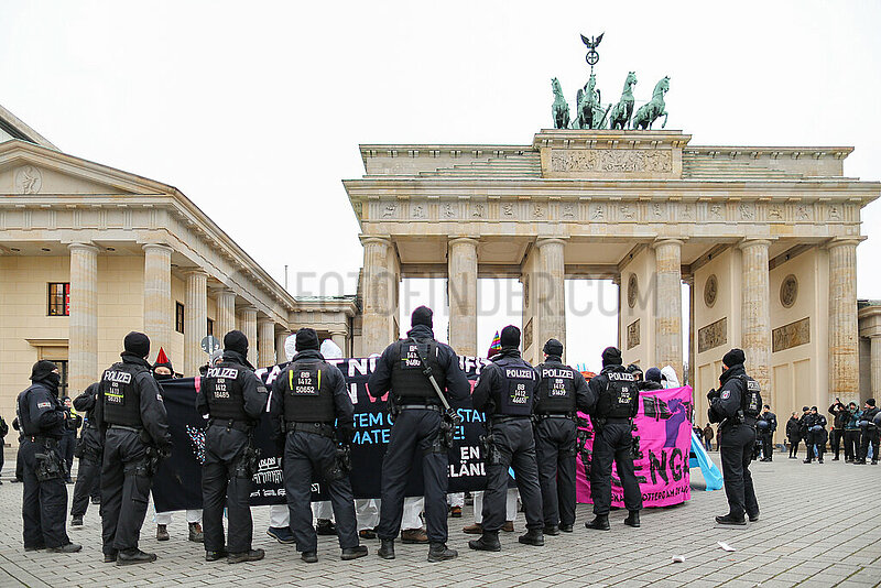 Proteste gegen World LNG Summit in Berlin