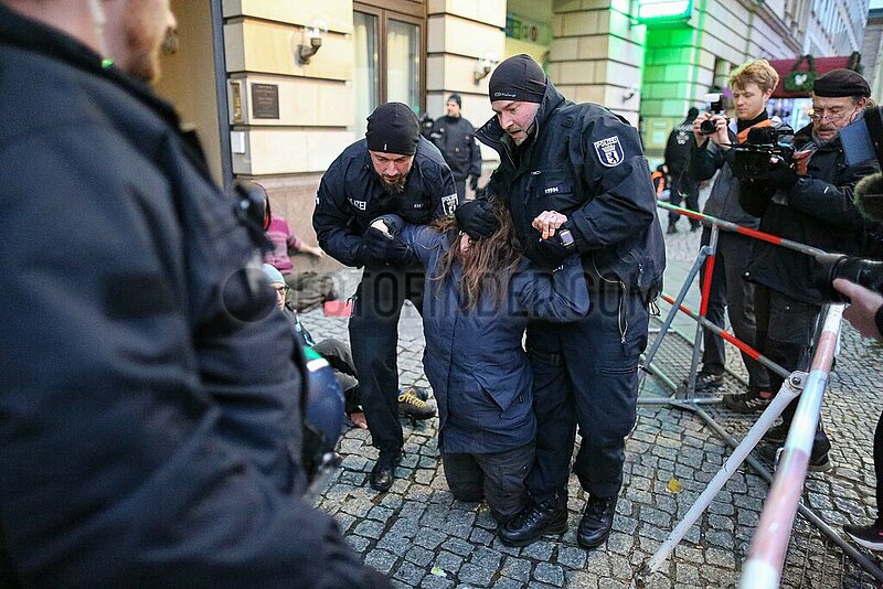 Proteste gegen World LNG Summit in Berlin