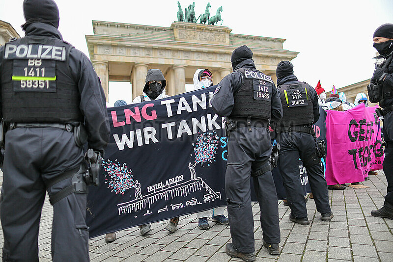 Proteste gegen World LNG Summit in Berlin
