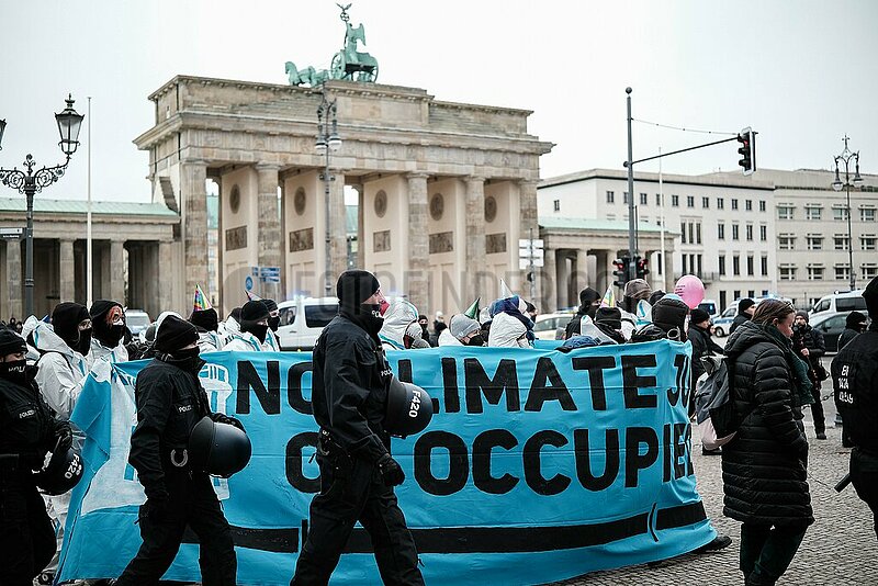 Proteste gegen World LNG Summit in Berlin