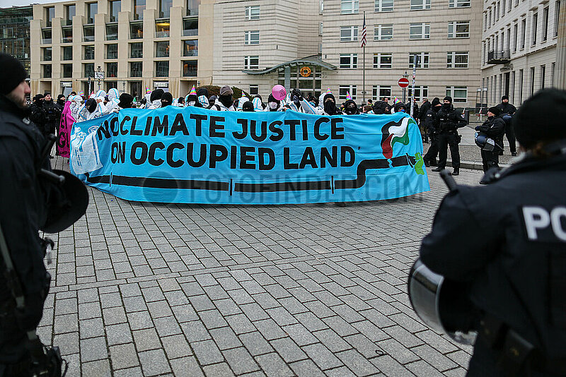 Proteste gegen World LNG Summit in Berlin