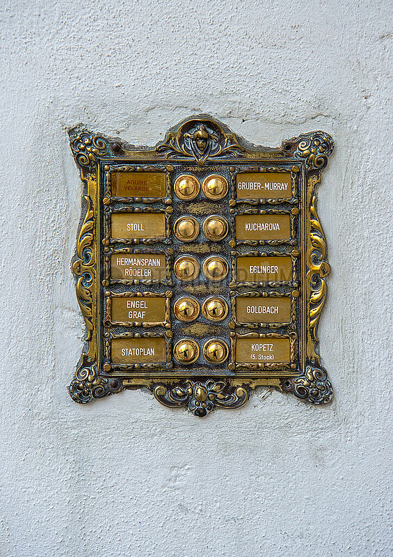 Muenchen,  Deutschland - Jugendstil-Klingelschild im Stadtteil Lehel