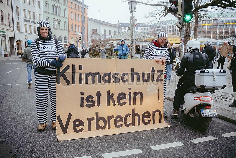 Straßenblockade der Letzten Generation am Viktualienmarkt