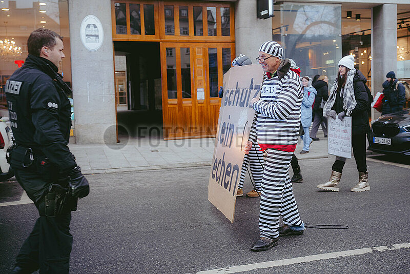 Straßenblockade der Letzten Generation am Viktualienmarkt