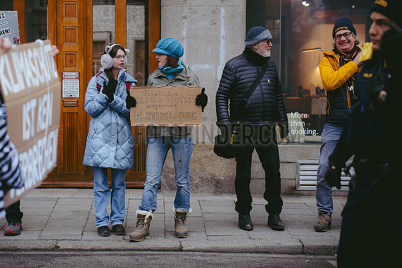 Straßenblockade der Letzten Generation am Viktualienmarkt