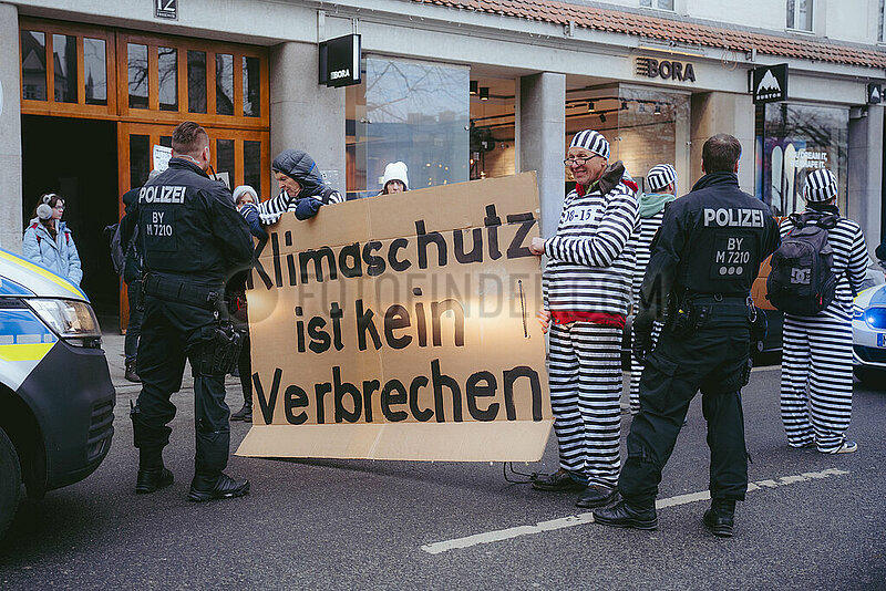 Straßenblockade der Letzten Generation am Viktualienmarkt
