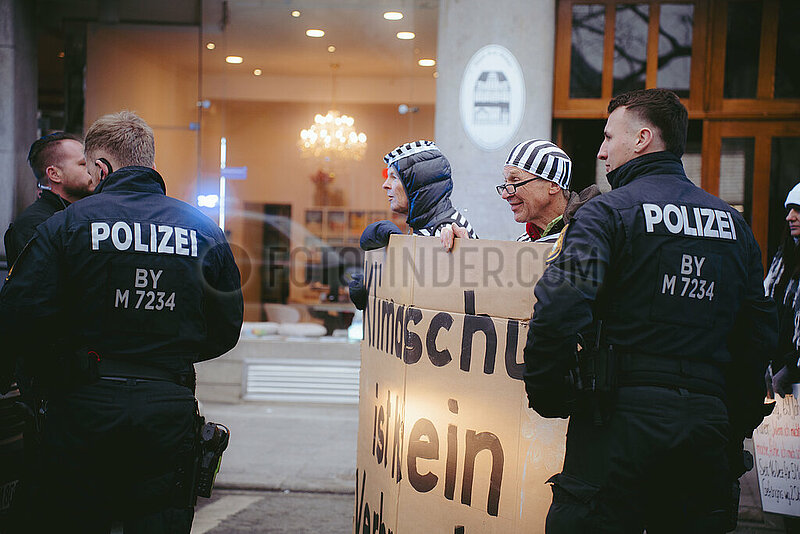 Straßenblockade der Letzten Generation am Viktualienmarkt