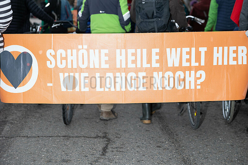 Letzte Generation protestiert für Karl Braig und Lisa Poettinger