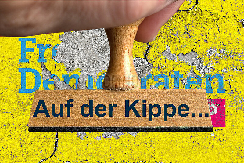 Symbolischer Stempel Auf der Kippe...