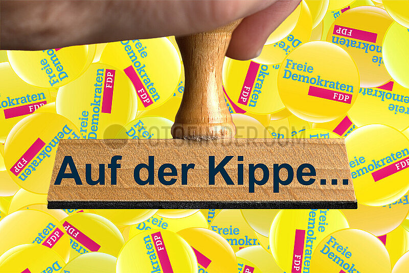 Symbolischer Stempel Auf der Kippe...