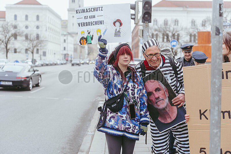 Straßenblockade der Letzten Generation auf der Ludwigsstraße