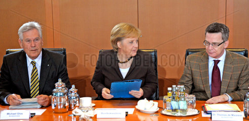Glos + Merkel + de Maiziere