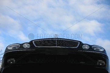 Mercedes gegen Himmel